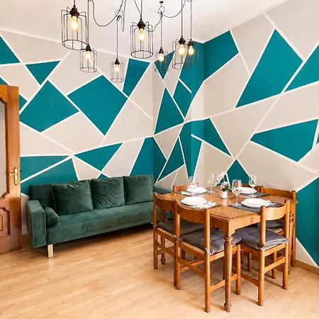 The Cozy Geometric Borgo Vittorio House * Turim