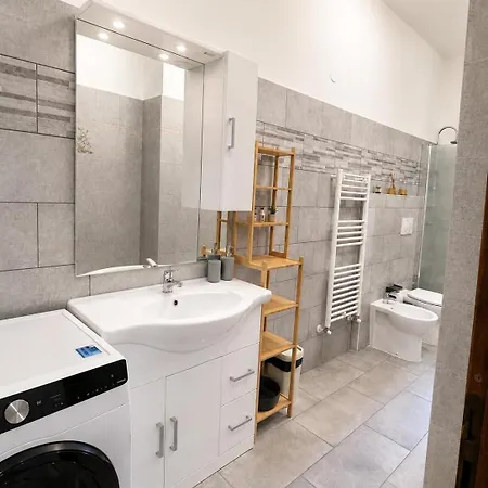 The Cozy Geometric Borgo Vittorio House * Turim